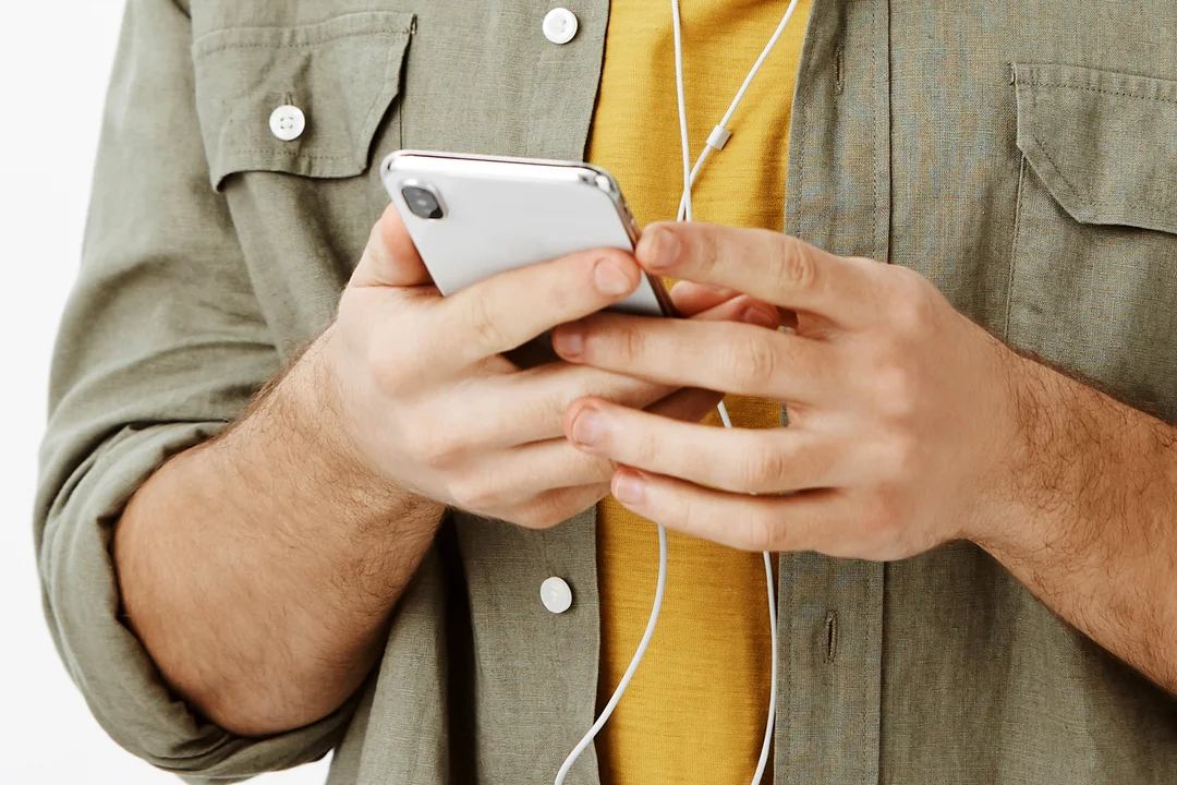 ESTAFAN A UN HOMBRE PIDIENDO UN PRÉSTAMO POR CELULAR