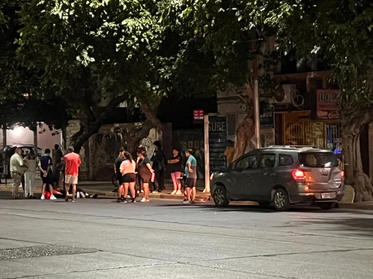 UNA MOTOCICLISTA HERIDA AL SER CHOCADA POR UN VEHICULO REALIZANDO UNA MANIOBRA ILÍCITA