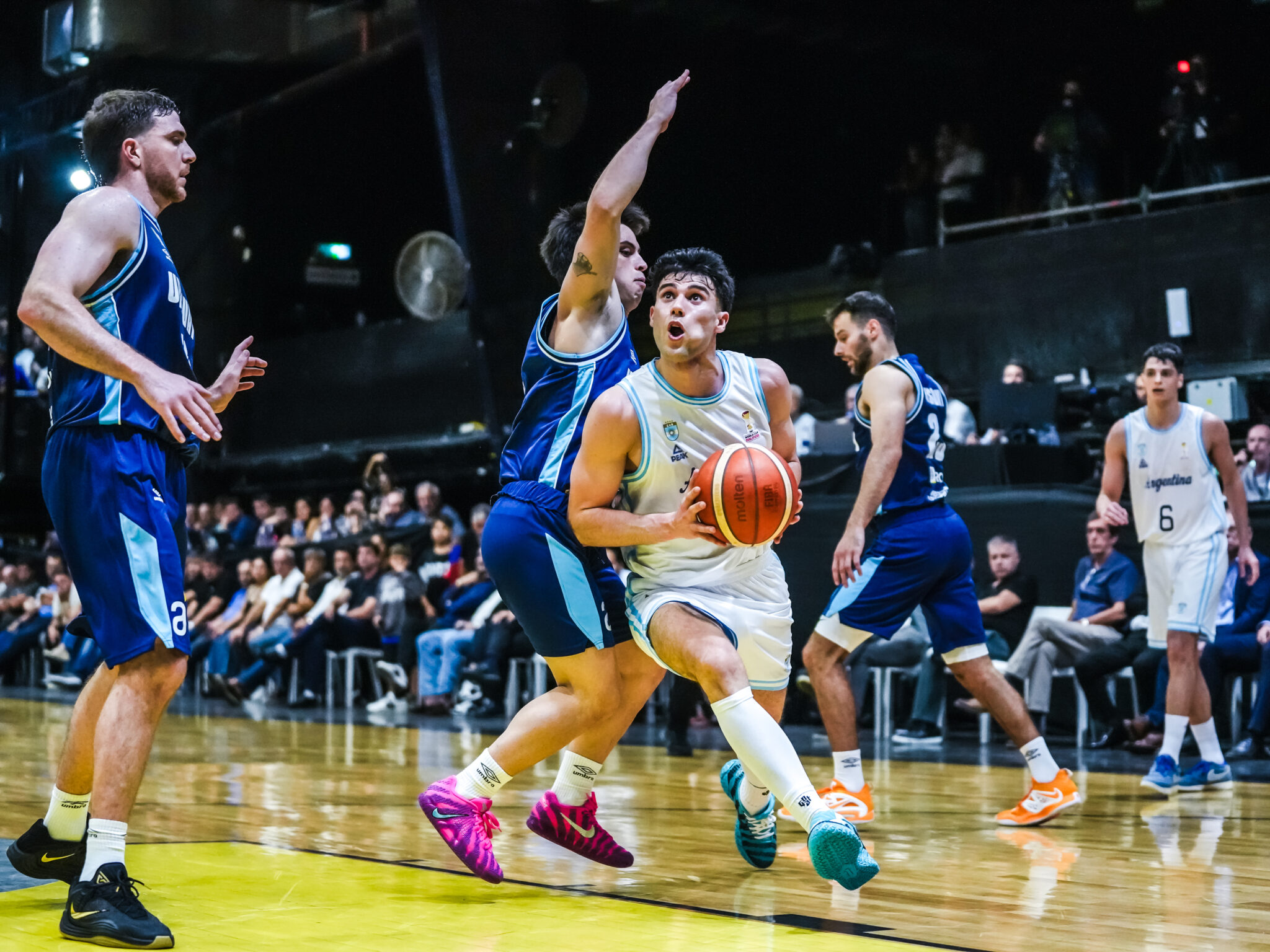 BÁSQUET: ARGENTINA PERDIÓ CON URUGUAY