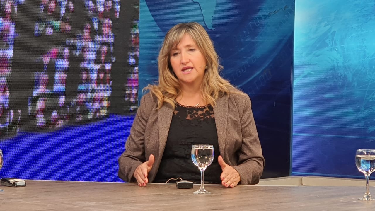 LA MINISTRA FUENTES CUESTIONÓ EL PARO DOCENTE