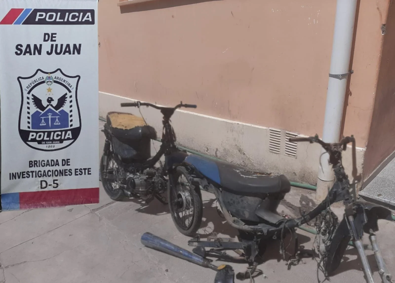 SECUESTRAN UNA MOTO ROBADA Y VINCULAN A UN MENOR