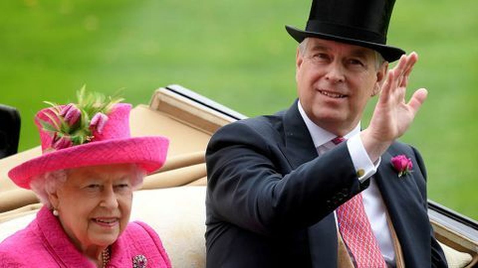 EL HIJO PREFERIDO DE LA REINA QUE PONE EN LA PICOTA EL SISTEMA MONÁRQUICO