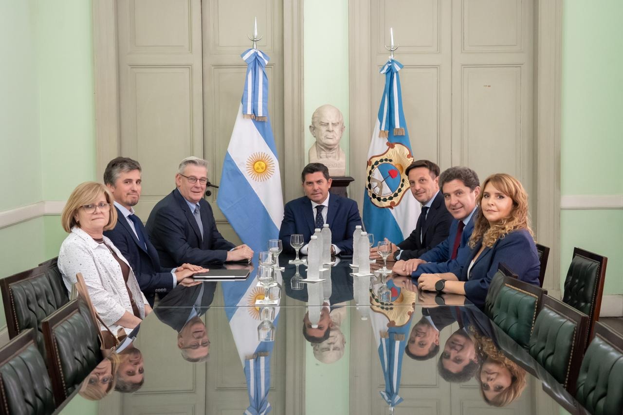 ORREGO SE REUNIÓ CON LOS DIRECTIVOS DE VICUÑA