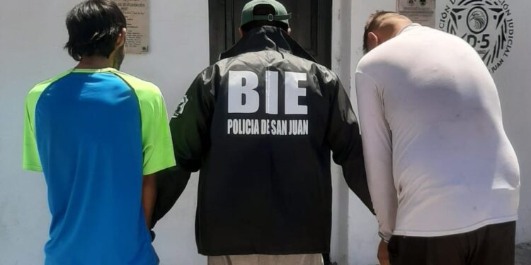 ALLANAMIENTO EN UN BARRIO DE CAUCETE DERIVÓ EN DOS DELINCUENTES DETENIDOS