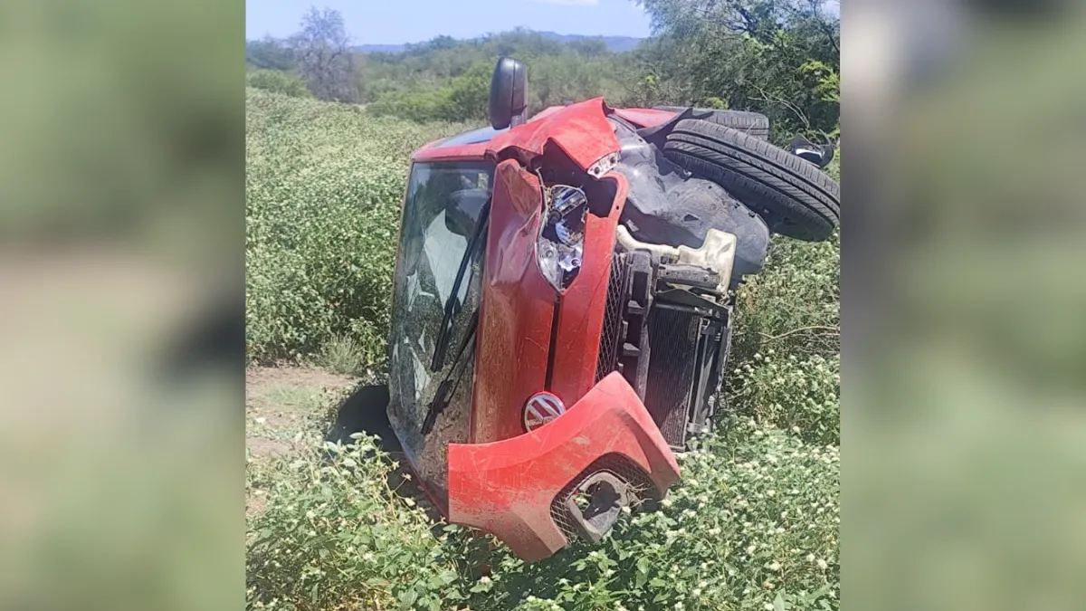 VUELCO EN VALLE FÉRTIL: DOS MUJERES CON HERIDAS