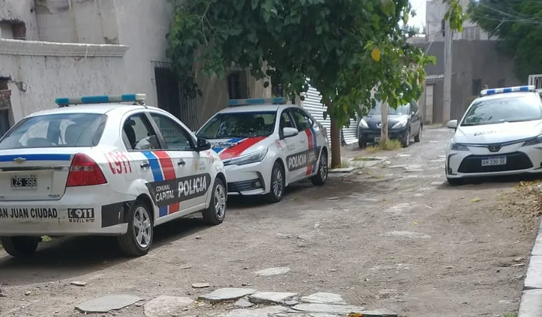 RESCATAN A UN MENOR QUE DEJARON ENCERRADO EN UNA HABITACIÓN