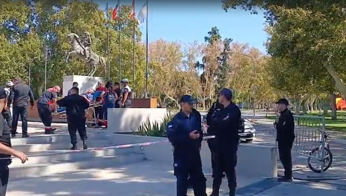 UN HERIDO DE BALA FUE ENCONTRADO CERCA DEL MONUMENTO A SAN MARTÍN EN EL PARQUE