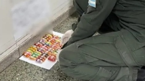 DETIENEN A UN CIUDADANO BOLIVIANO QUE LLEVABA COCAÍNA EN SU CUERPO