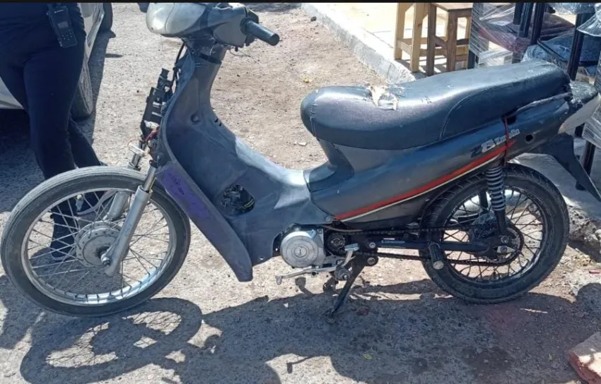 CAE DETENIDA UNA PERSONA POR CIRCULAR CON UNA MOTO ROBADA