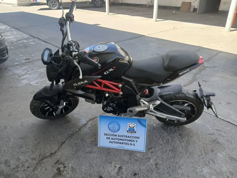 RECUPERAN DOS MOTOS ROBADAS EN UN ALLANAMIENTO EN RIVADAVIA