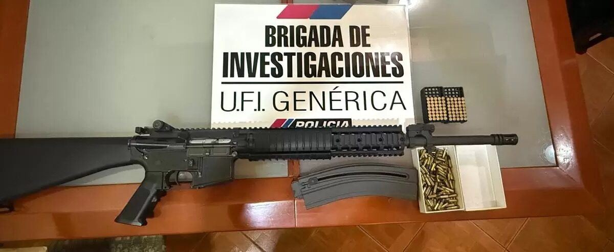 ALLANAN FERRETERÍA Y SECUESTRAN ARSENAL