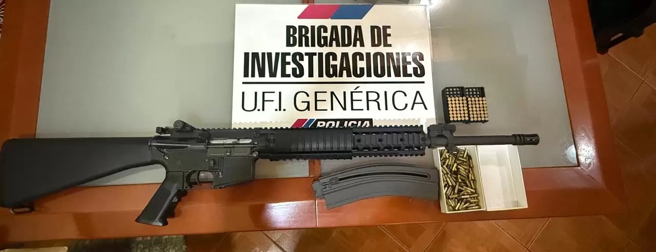 ALLANAN FERRETERÍA Y SECUESTRAN ARSENAL