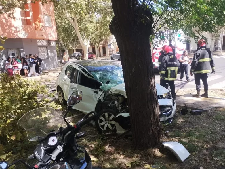 VIOLENTO ACCIDENTE EN UNA ESQUINA MUY COMPLICADA DE LA CAPITAL