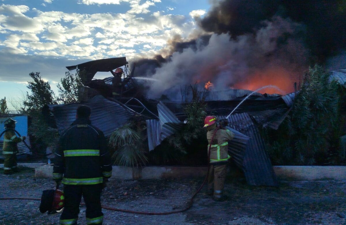 FEROZ INCENDIO EN EL PARQUE INDUSTRIAL DE CHIMBAS