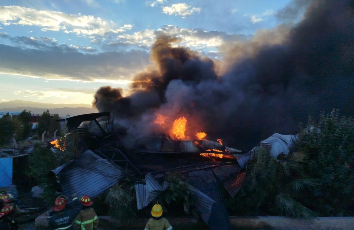 INVESTIGAN ORIGEN DEL INCENDIO EN CHIMBAS