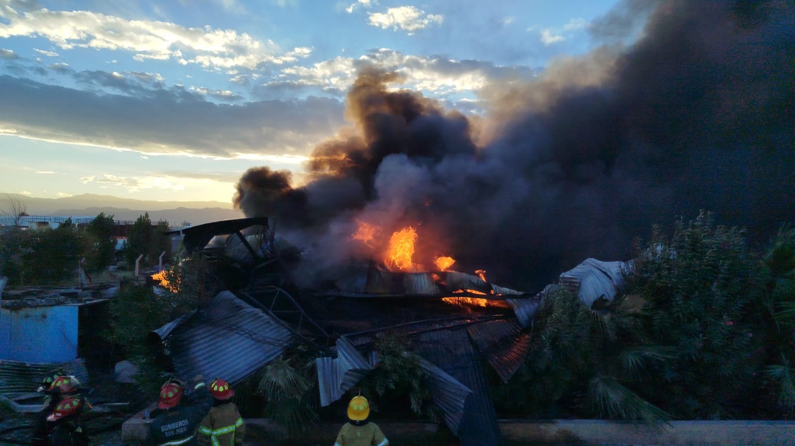 INVESTIGAN ORIGEN DEL INCENDIO EN CHIMBAS