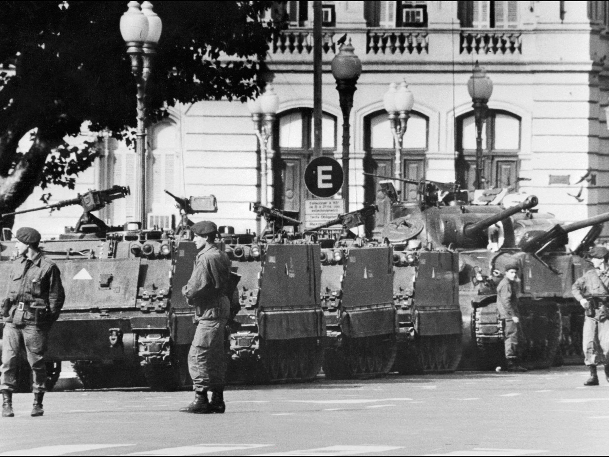EL GOBIERNO REAVIVA LA POLÉMICA POR LA MEMORIA