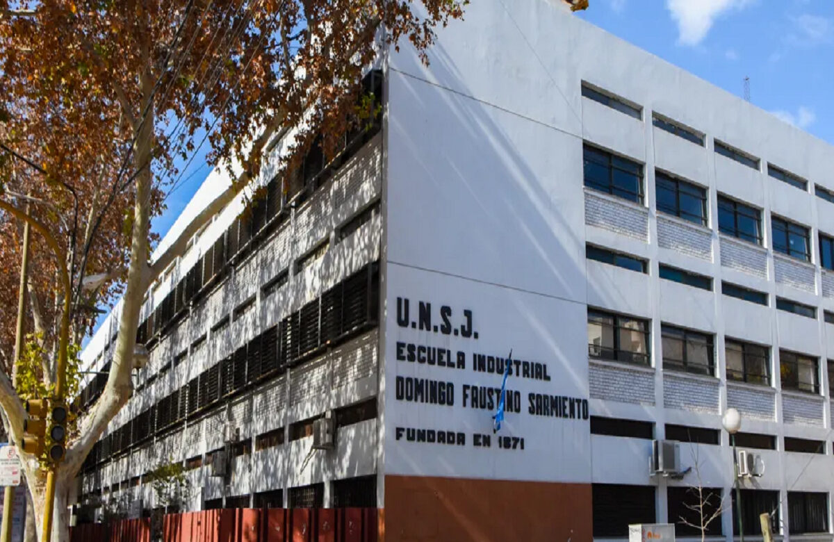 PADRES DENUNCIAN PÉRDIDA DE CLASES EN LA UNSJ