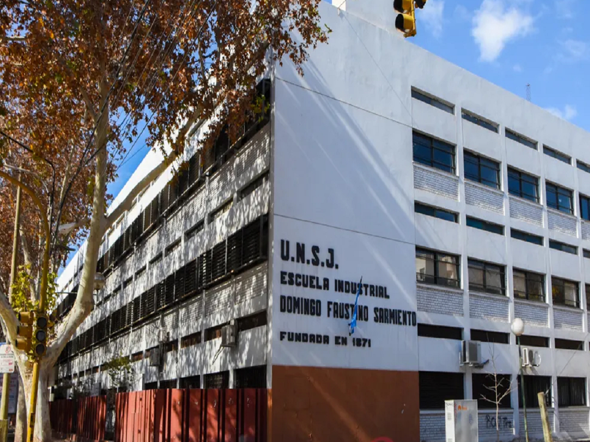 PADRES DENUNCIAN PÉRDIDA DE CLASES EN LA UNSJ