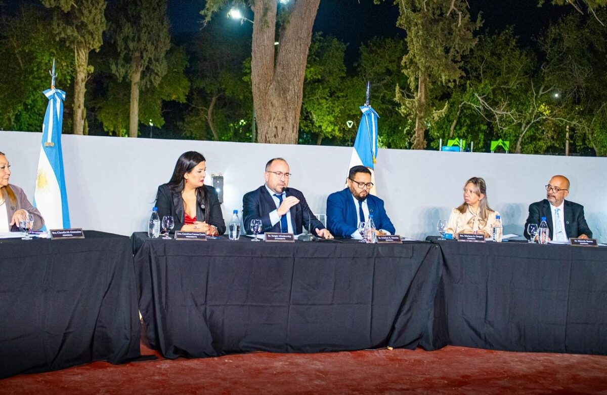 MIODOWSKY ANUNCIÓ MÁS DE 40 OBRAS