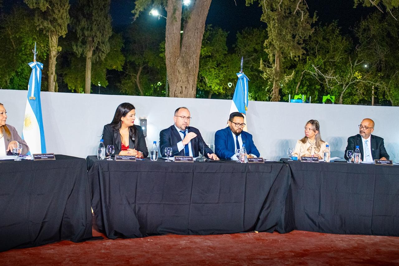 MIODOWSKY ANUNCIÓ MÁS DE 40 OBRAS