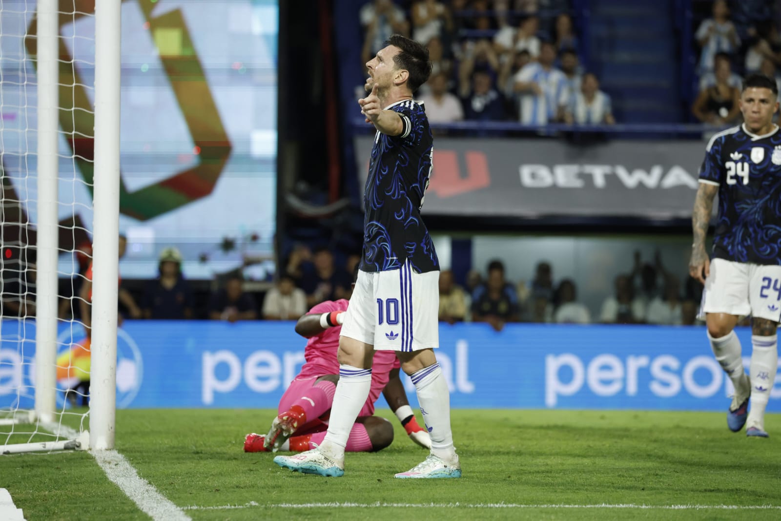ARGENTINA GOLEÓ EN LA DESPEDIDA DE MESSI