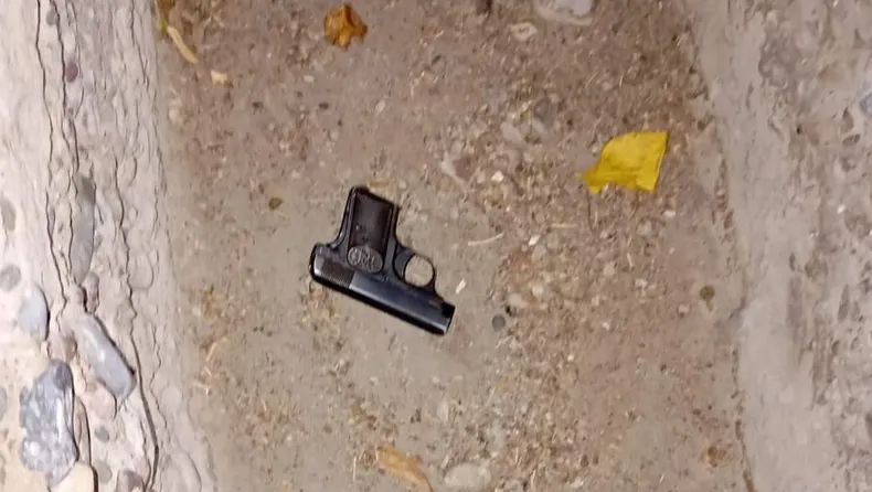 ENCUENTRAN UN ARMA DE FUEGO EN UNA CUNETA EN SANTA LUCÍA