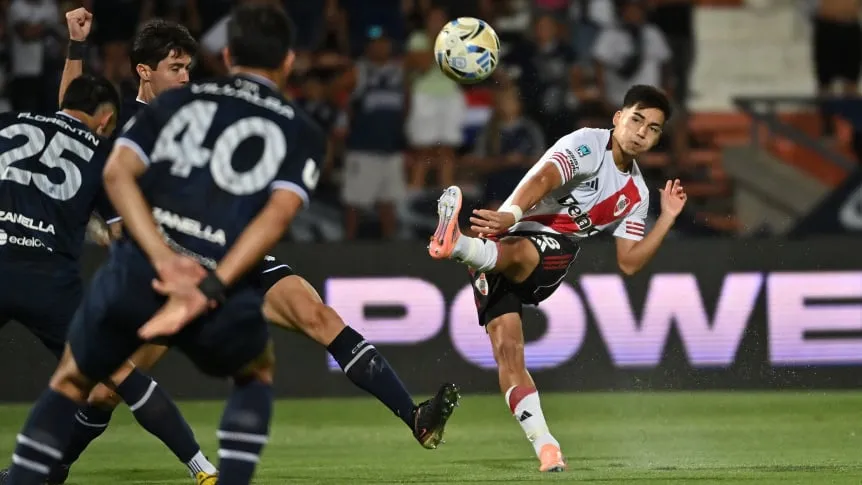 RIVER EMPATÓ A LA ESPERA DEL “CHACHO” COUDET