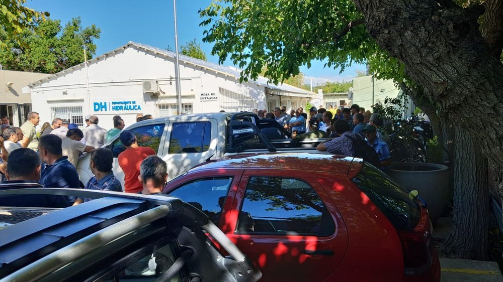 REGANTES PROTESTAN POR LA CORTA DE RIEGO