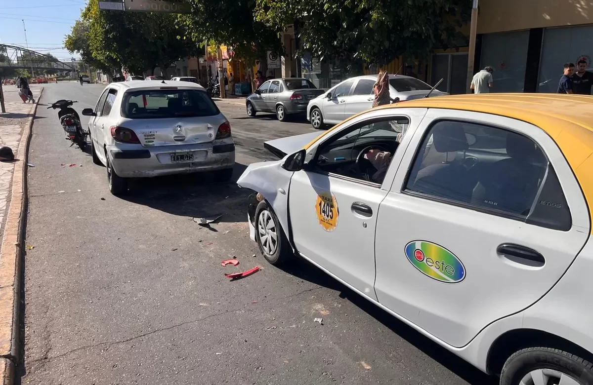 CHOQUE EN CADENA EN PLENA AVENIDA CENTRAL