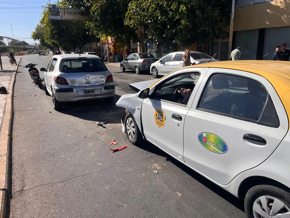 CHOQUE EN CADENA EN PLENA AVENIDA CENTRAL