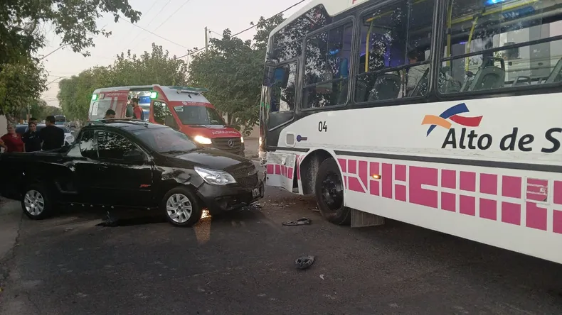 ACCIDENTE VIAL EN UNA ESQUINA DE SANTA LUCÍA