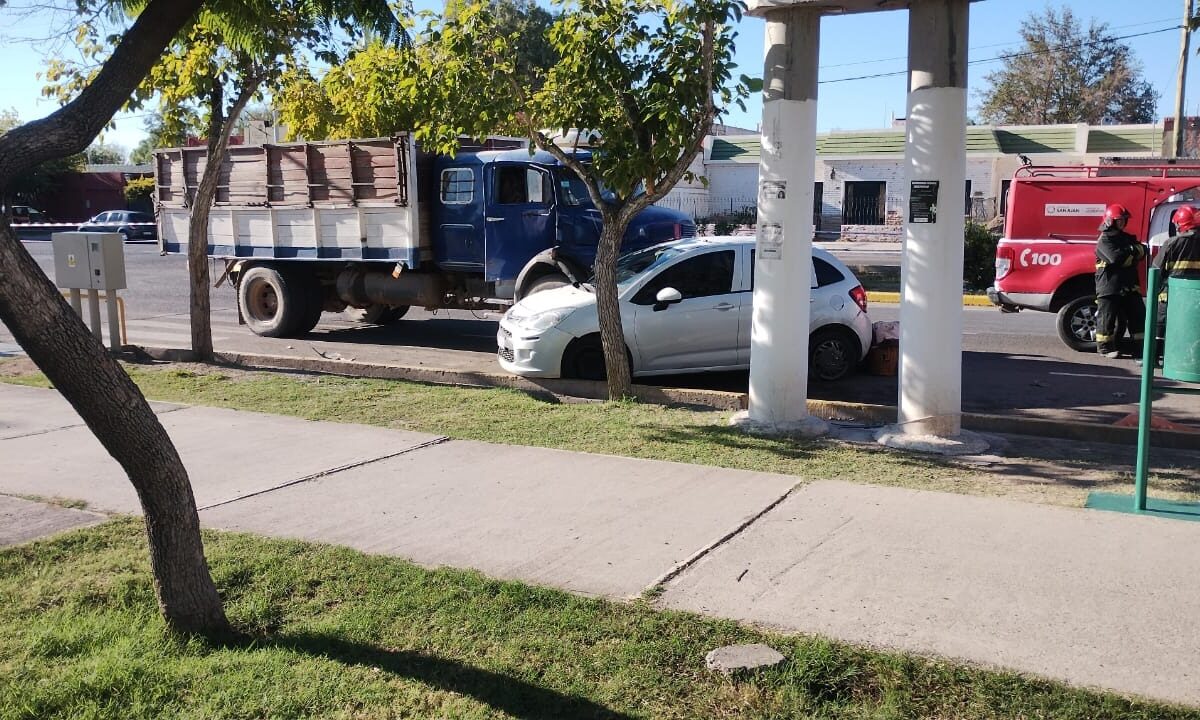 MUERE UNA MUJER EN VIOLENTO CHOQUE EN RIVADAVIA