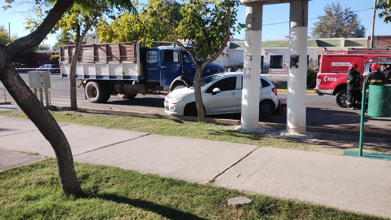 MUERE UNA MUJER EN VIOLENTO CHOQUE EN RIVADAVIA