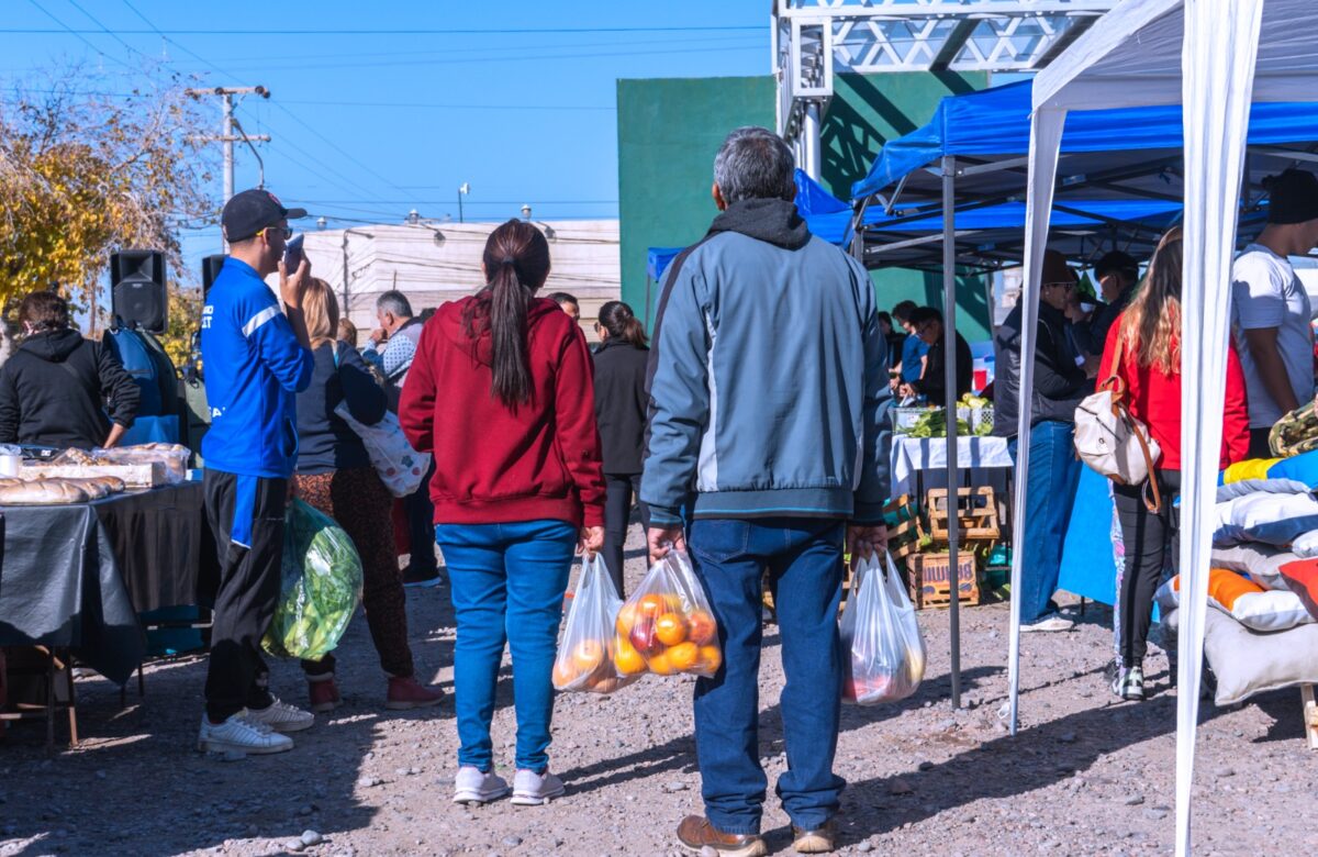 RAWSON IMPULSA UNA FERIA PARA CUIDAR EL BOLSILLO