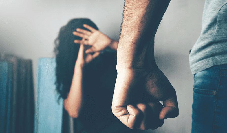 DETIENEN A EXJEFE POLICIAL POR AGRESIÓN A SU PAREJA