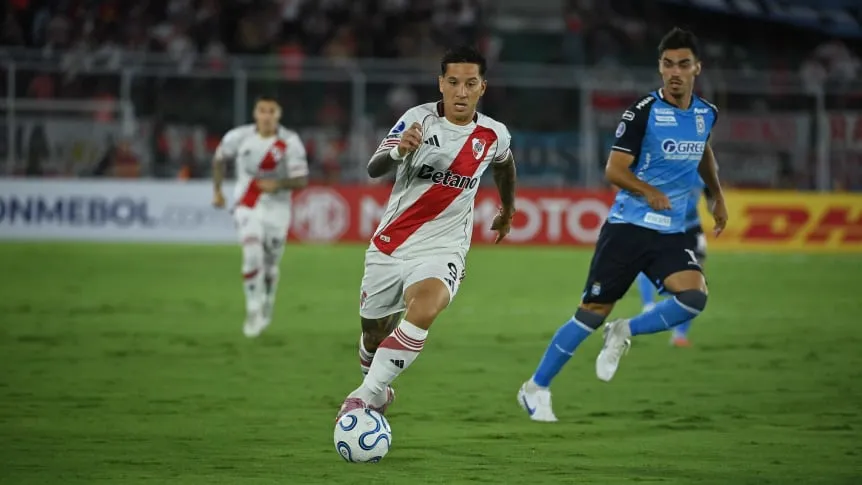RIVER RESISTIÓ EN BOLIVIA Y SUMÓ EN EL DEBUT
