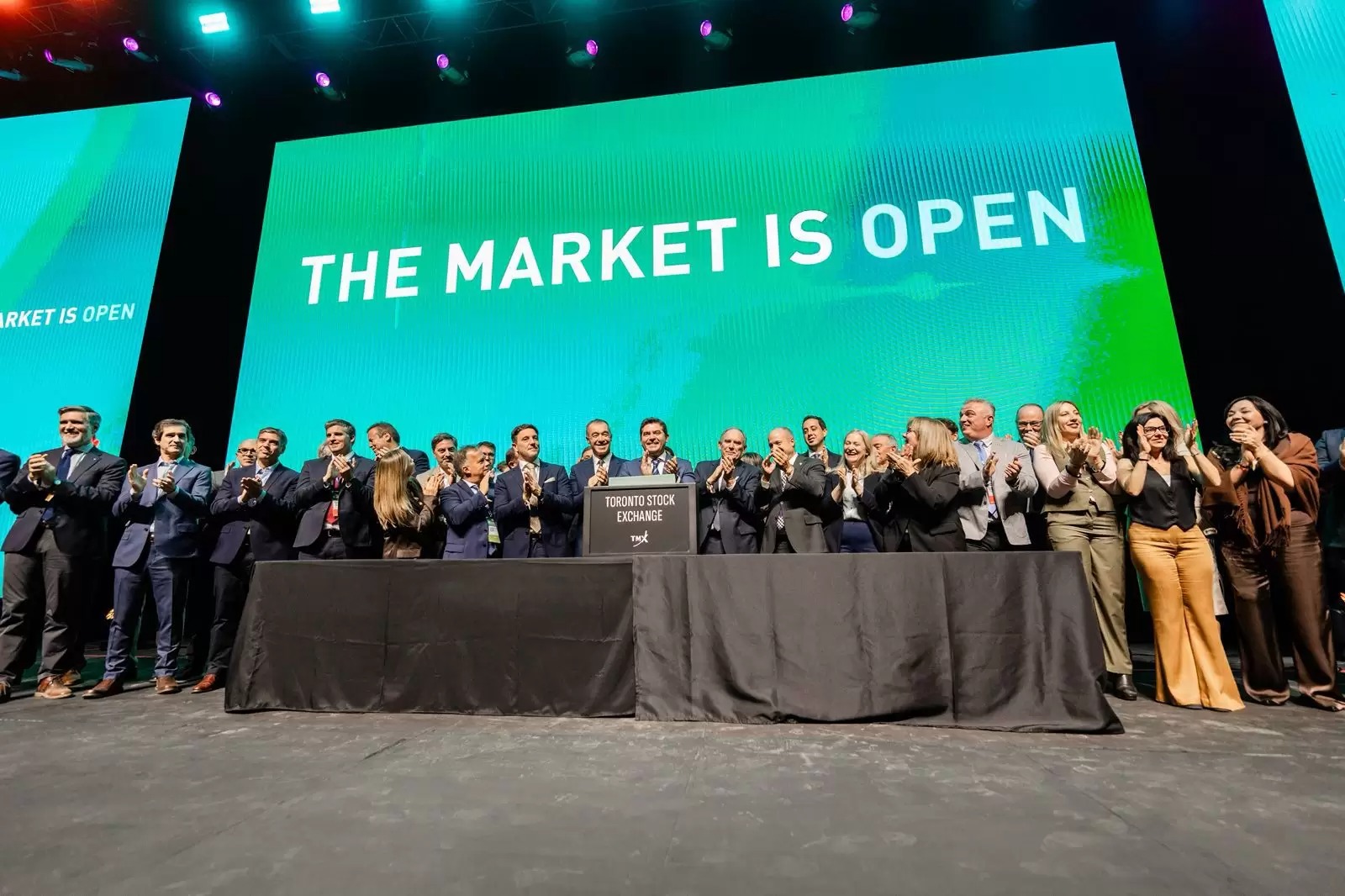 ORREGO ABRIÓ LA BOLSA DE TORONTO