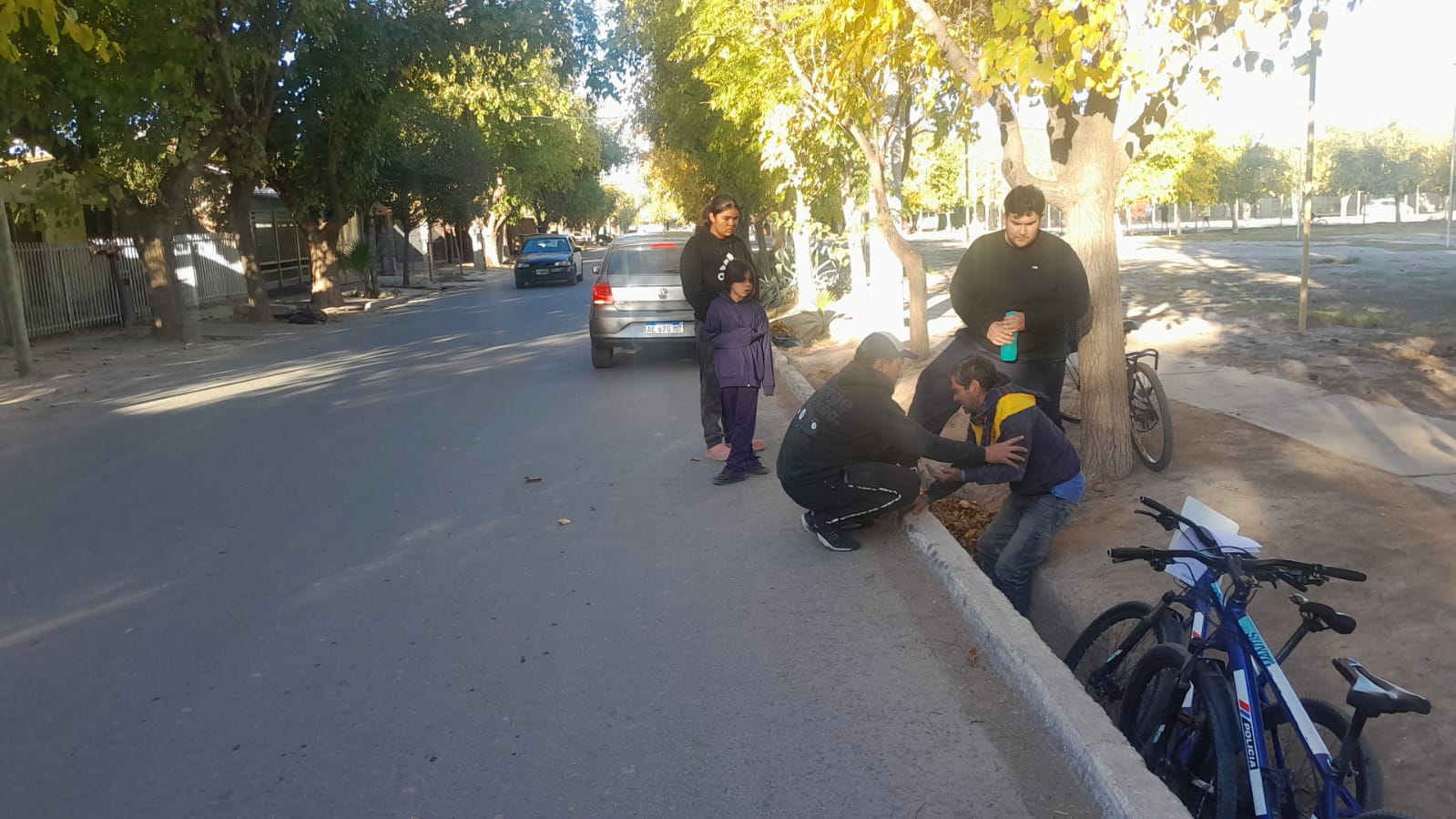 UN CICLISTA CAYÓ AL SUELO POR ESQUIVAR UN COLECTIVO, PERO DIO POSITIVO EN ALCOHOLEMIA