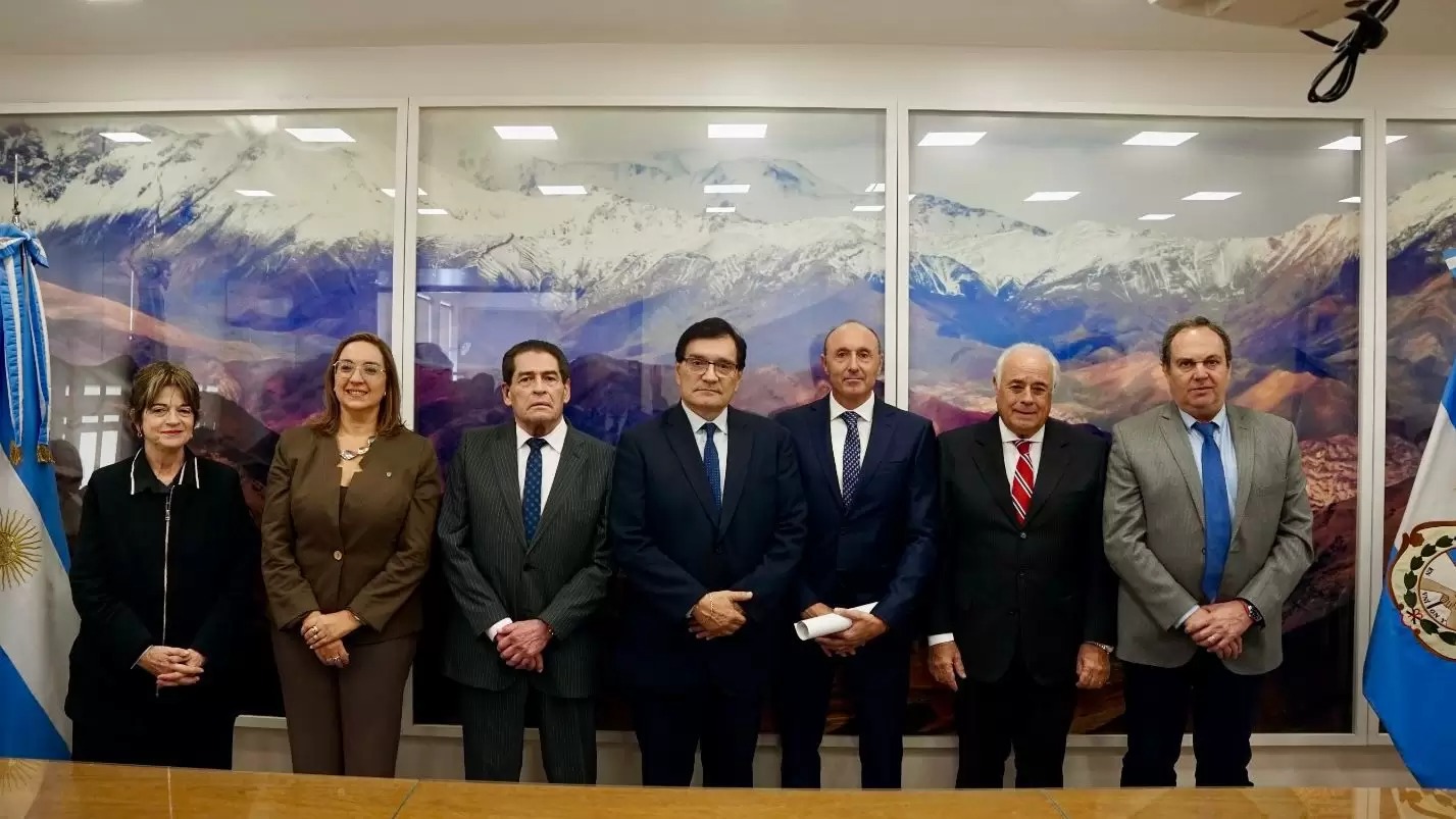 DE LA TORRE JURÓ COMO CAMARISTA CIVIL