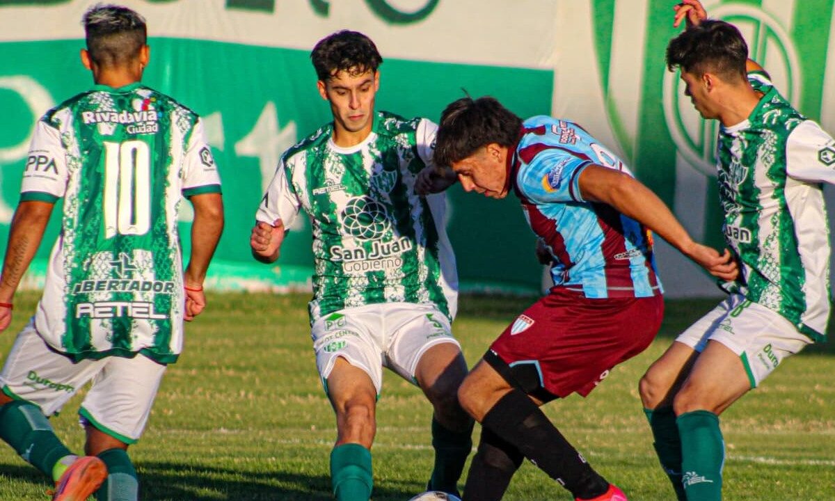DESAMPARADOS EMPATÓ Y SIGUE PUNTERO
