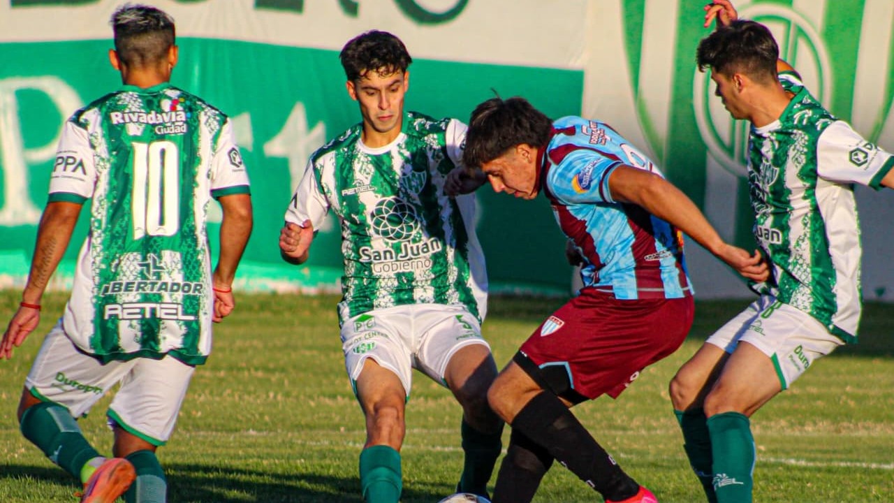 DESAMPARADOS EMPATÓ Y SIGUE PUNTERO
