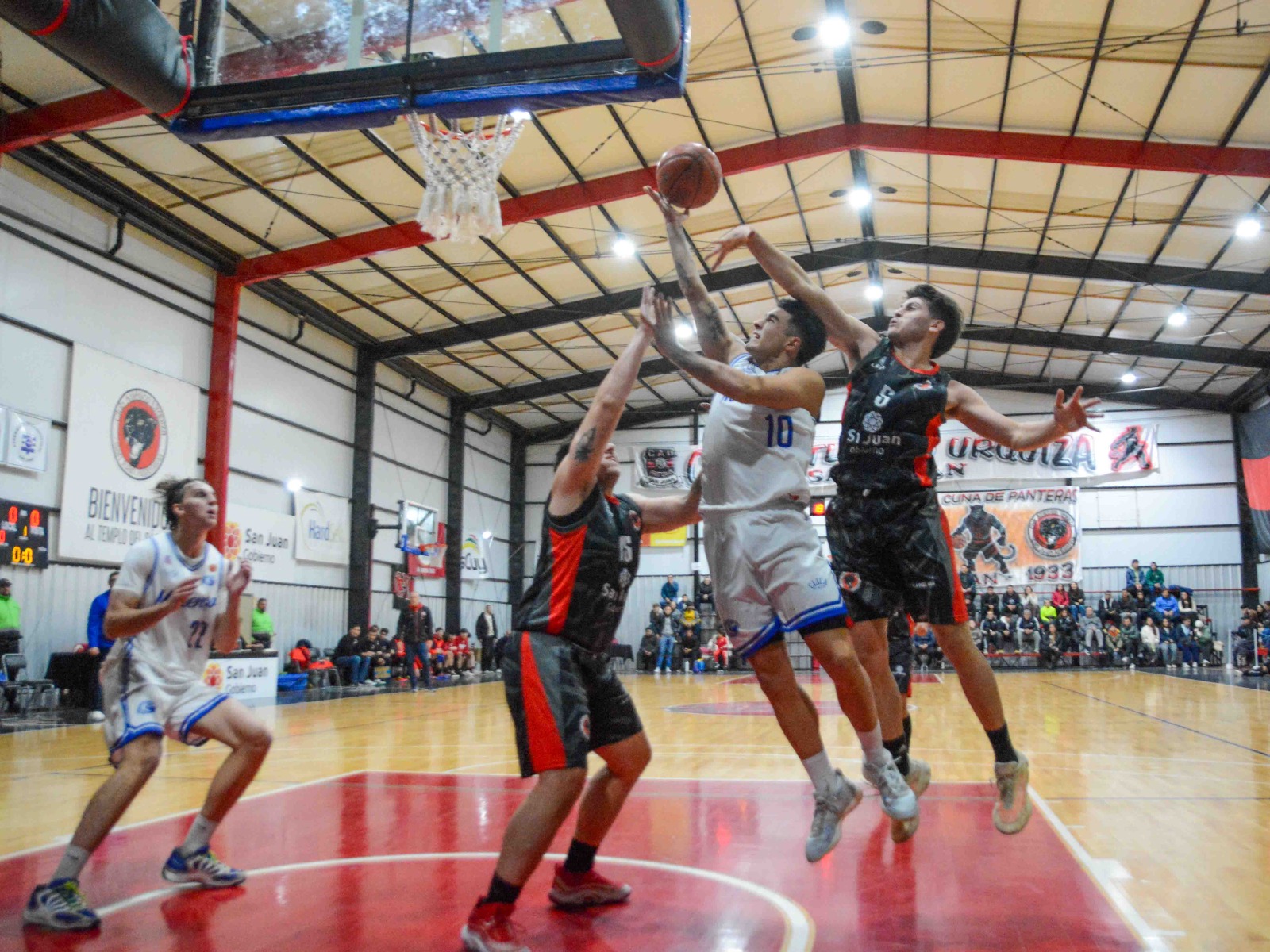 URQUIZA CAYÓ DE PIE ANTE MATIENZO