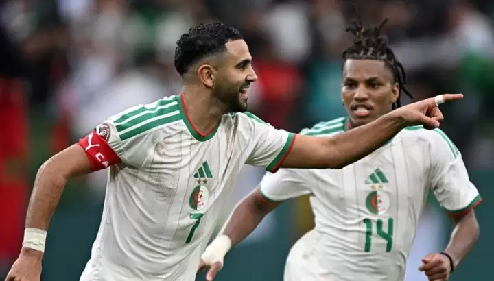 riyad mahrez celebrando un gol con la seleccion de argelia 2159233