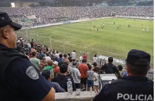 Crece la disputa entre facciones de la barra de San Martín