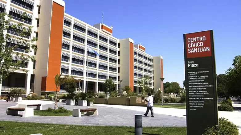 El Gobierno impulsa retiro voluntario para estatales y avanza el proyecto