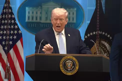 Trump apuntó contra quienes piden limitar el desarrollo de la IA