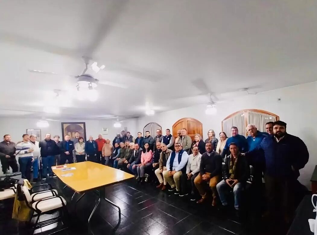 LA IGLESIA REUNIÓ A GREMIOS Y MOVIMIENTOS SOCIALES