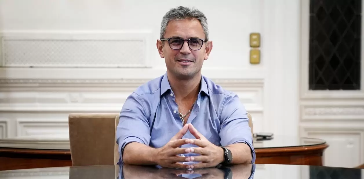 El Gobierno gana tiempo por el caso Adorni