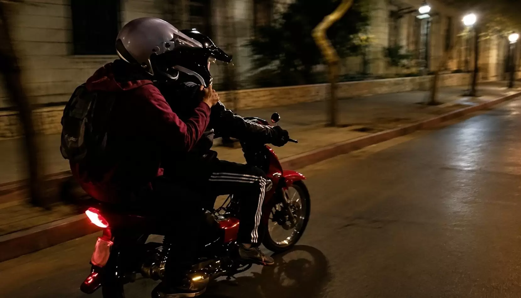 Emboscan y asaltan a un conductor de Uber Moto: le roban más de $300.000